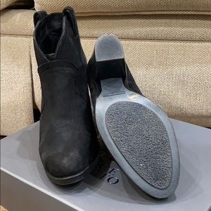 Black suede Vince Camuto booties